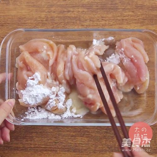 给猫煮鸡胸肉要放什么东西吗