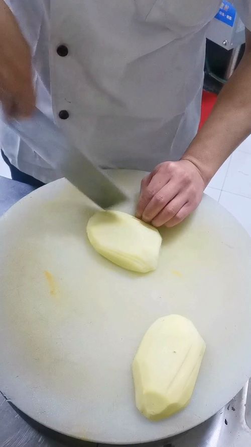 宠物狗切土豆片怎么切的
