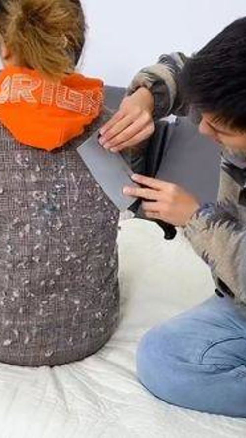 宠物狗刮毛神器怎么用的
